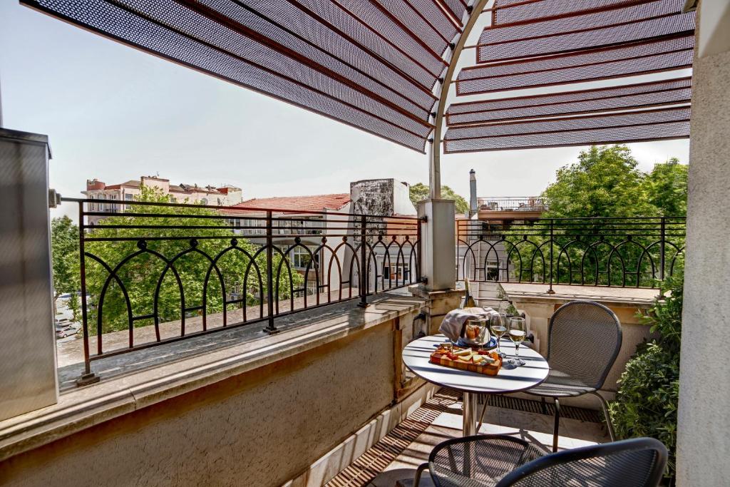 Faros Old City Hotel
