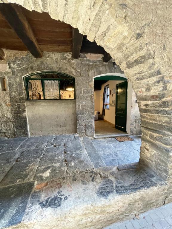 La Casa nei Vicoli: in Centro a Due Passi dal Lago - 5