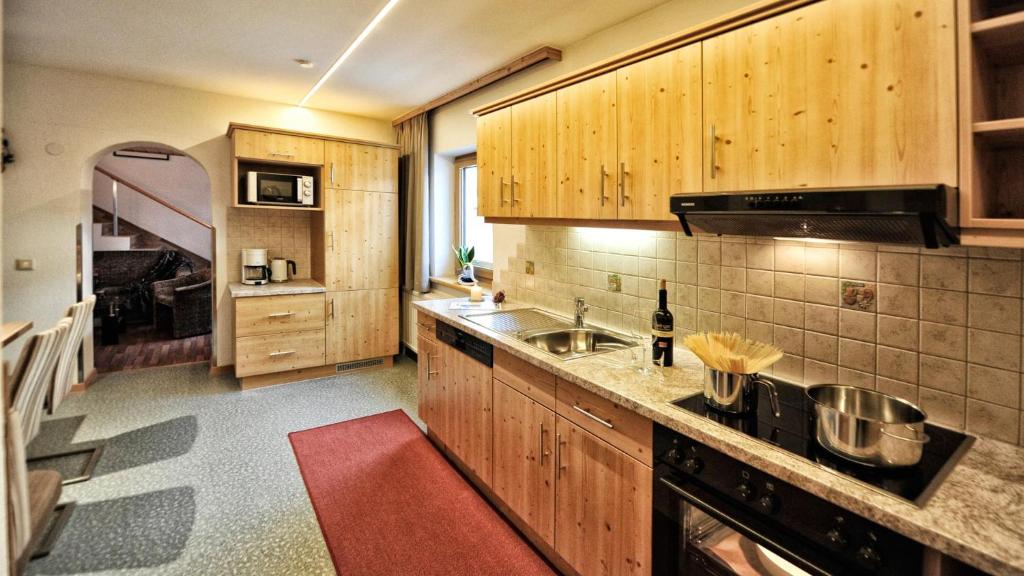 Mountain Apartments - living by Salner - 5