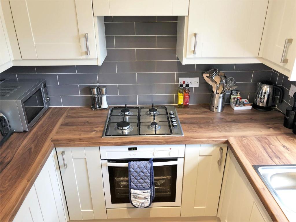 Cosy 2-Bedroom Cottages in Central Windsor photo