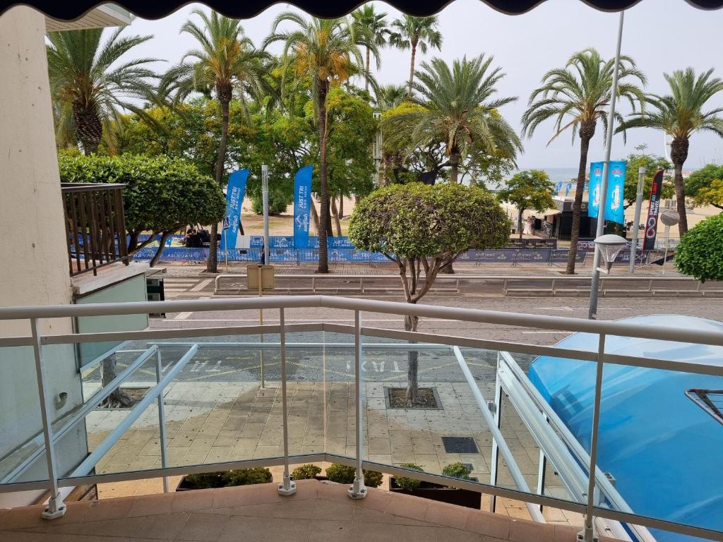 APARTAMENTO PRIMERA LINEA MAR CAMBRILS cerca PUERTO - 4