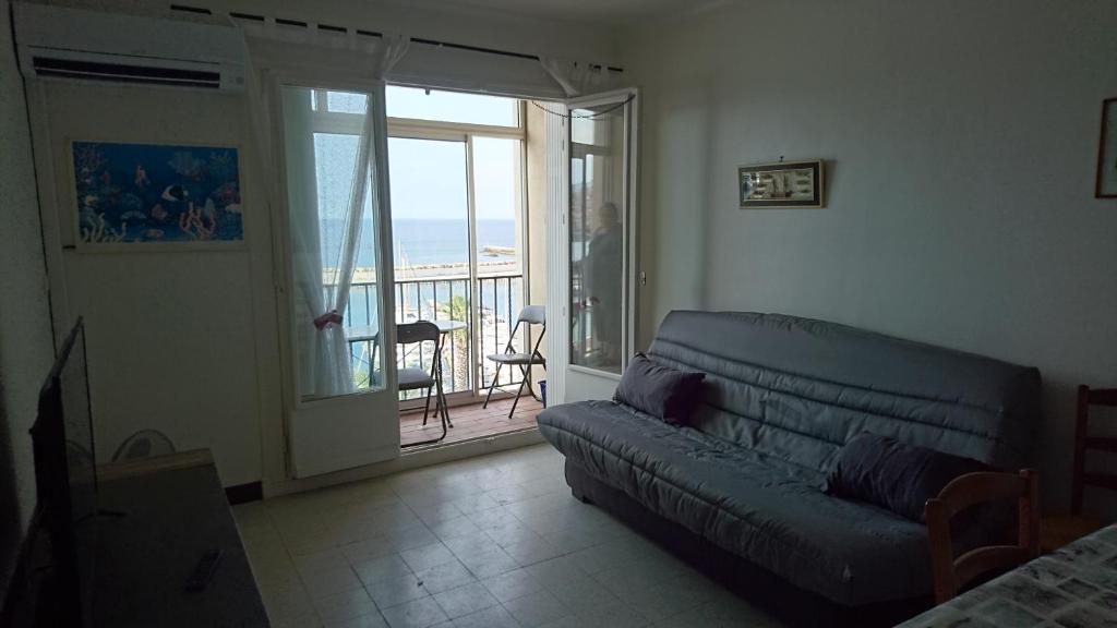 APT FRONT DE MER DANS RESIDENCE LUXE SECURISEE - 3