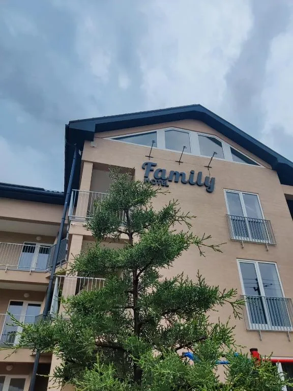 Family Hotel, Hotel in Hrybiwka