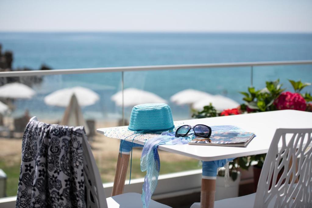 Almare Seaside Studios & Suites - Sarti Sithonia photo