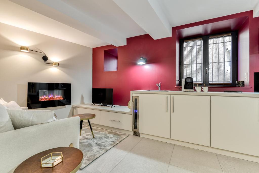 Les Gîtes de Laure - O Lit Divin, Instant de volupté, BALNEO SAUNA, Climatisation, 160m de la Cité Médiévale - 3