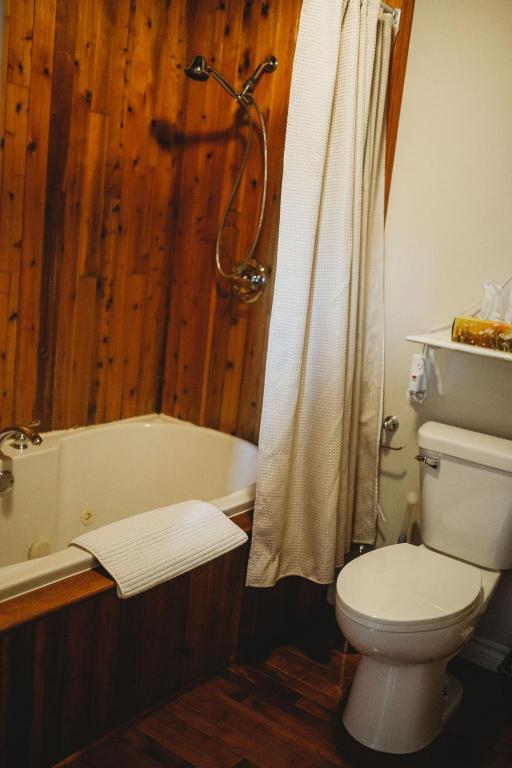 Carriage House Inn Four and a Half Stars photo