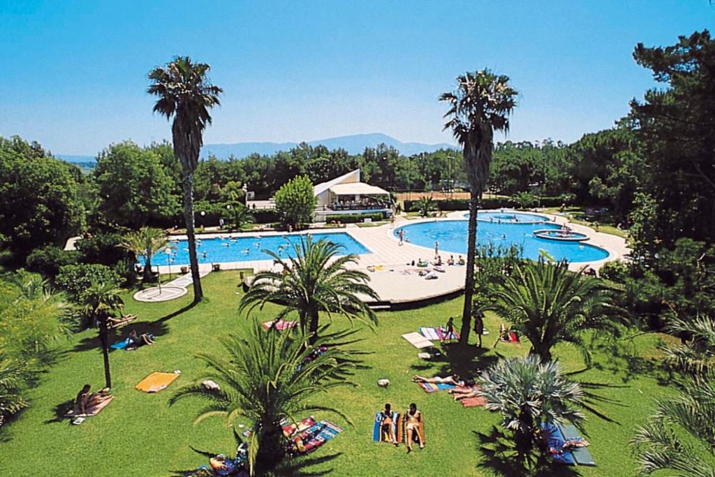 Happy Camp mobile homes in Villaggio Camping Baia Domizia — Hotel in Cellole