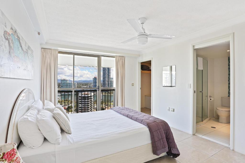 De Ville Apartments photo