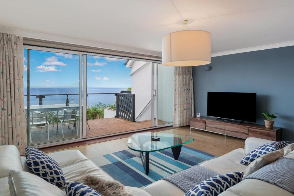 Cystanog Fach - Spectacular Sea Views, Balcony and Terrace, Parking, Saundersfoot