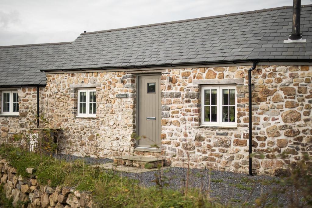 The Blacksmiths - Luxury Cottage, Countryside Views, Pet Friendly, Ludchurch