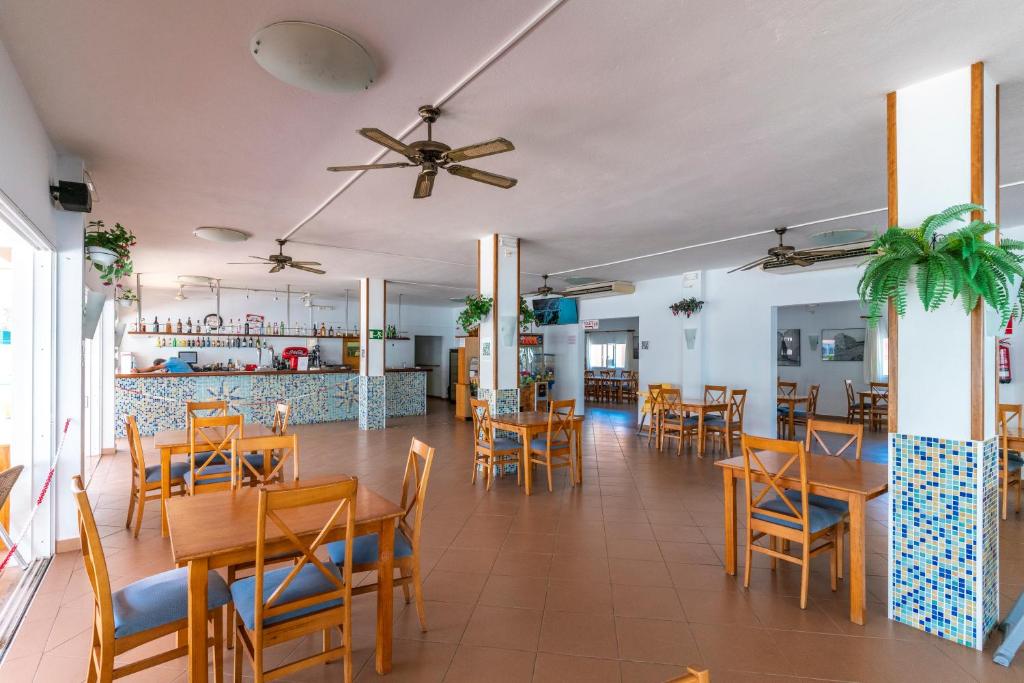 O7 Vista Blanes — Restaurant & bars in Cala'n Blanes, Balearic Islands