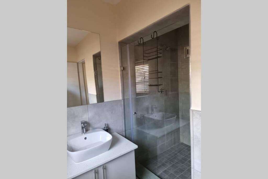 Koena Court (Unit 2) - With Uncapped Fiber Wi-Fi photo