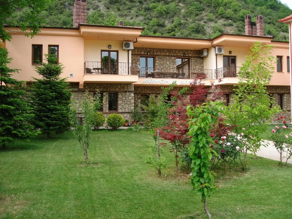 Armonia Hotel, hotel in Kato Loutraki