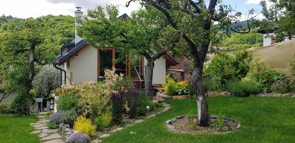 DOMČEK V ZÁHRADE, Banská Štiavnica