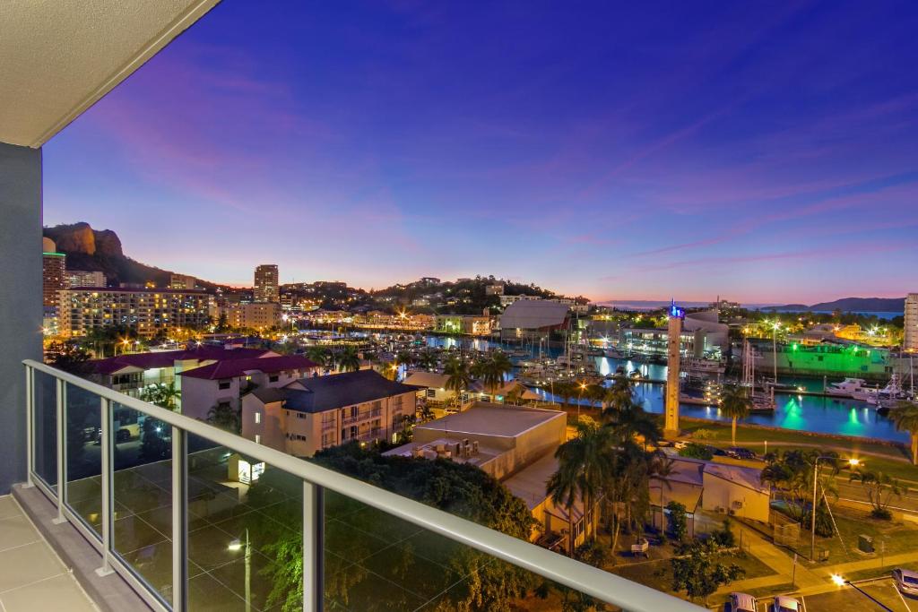 3. 얼루어 호텔 앤..