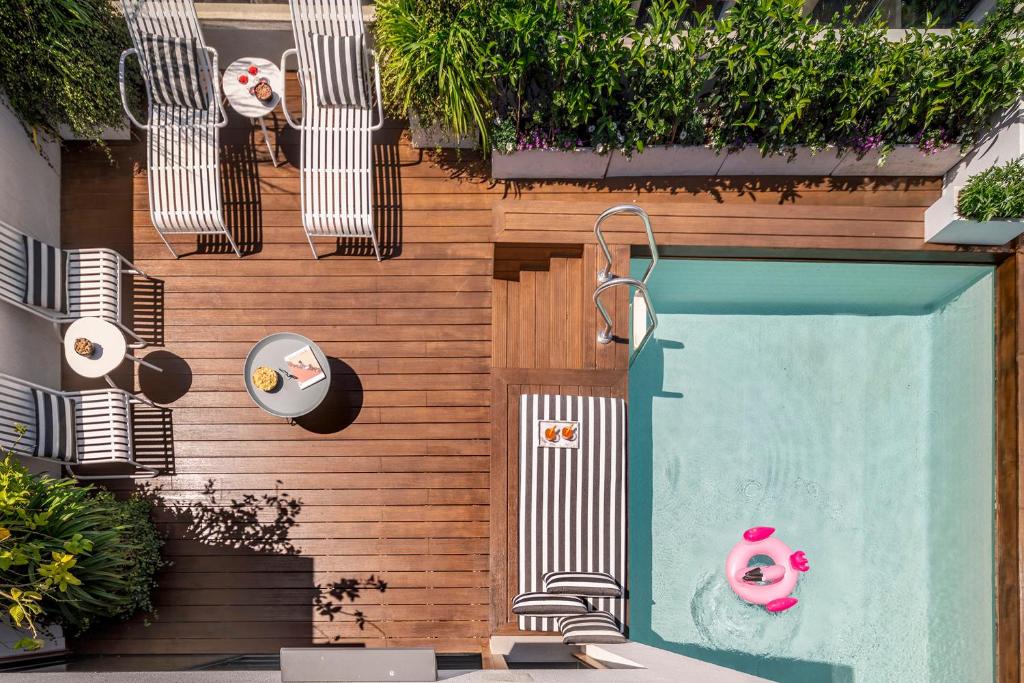 Mr. Louis - By TLV2GO, Tel Aviv