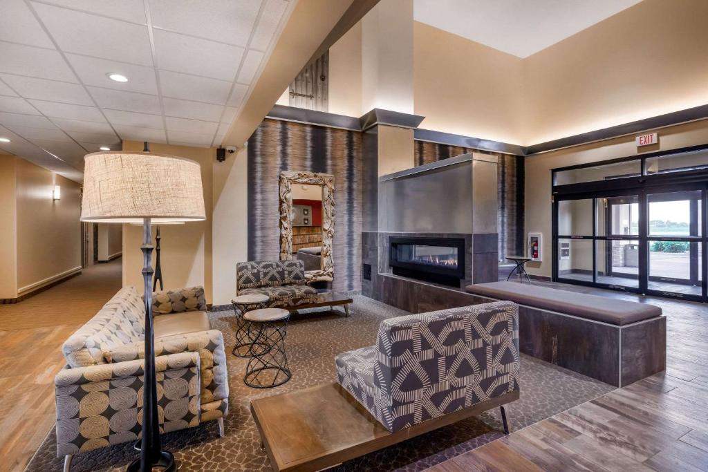 Comfort Suites Burlington photo