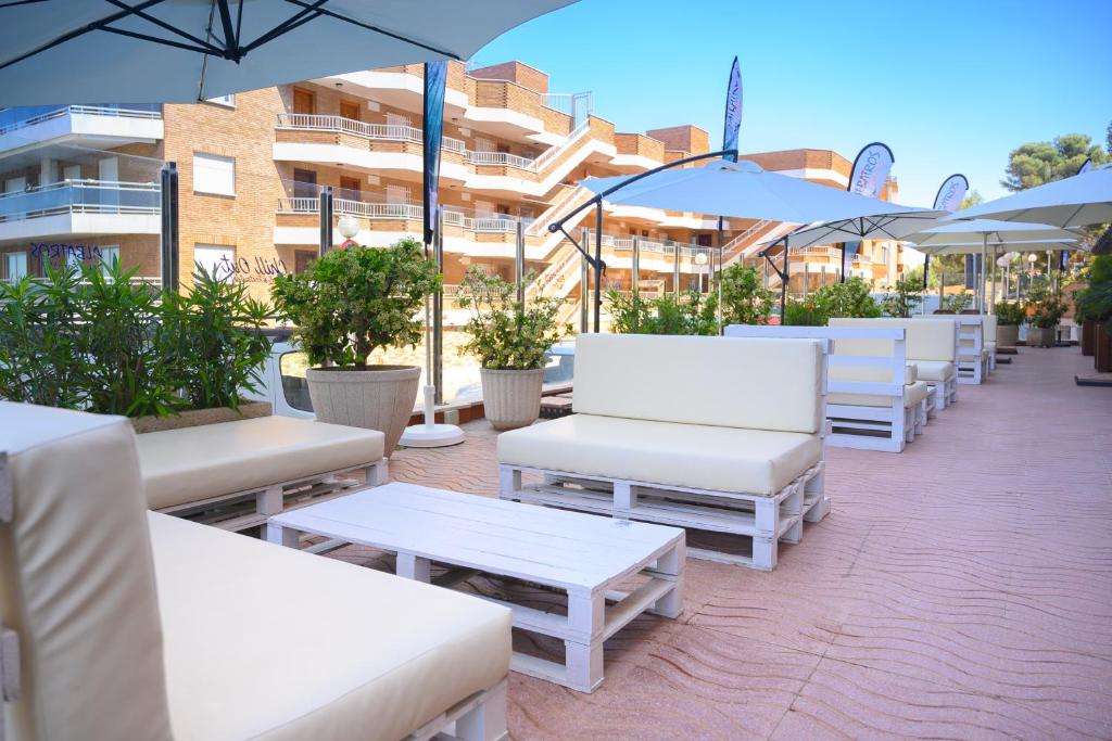 Albatros Family — Salou, Catalonia