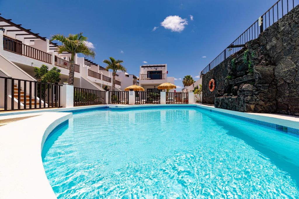 Apartamentos las Lilas — Swimming pool in Puerto del Carmen, Canary Islands