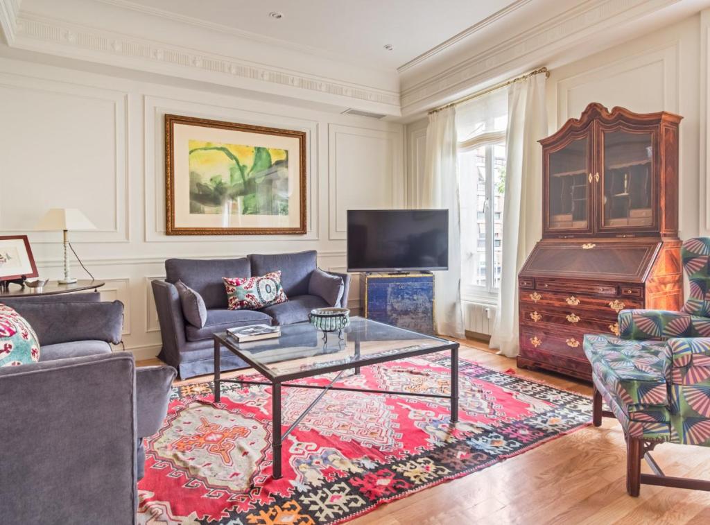 Elegant 3-Bedroom Apartment in Exclusive Barrio Salamanca Stylish & Spacious, Padilla III, Madrid