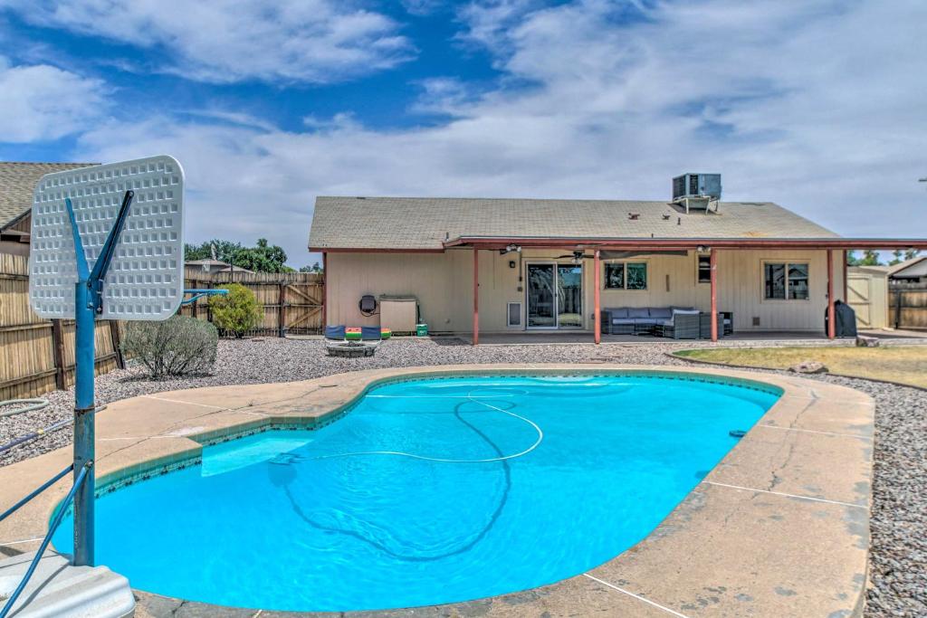 Sun-Soaked Chandler Home 7 Mi to Spring Training!, Chandler