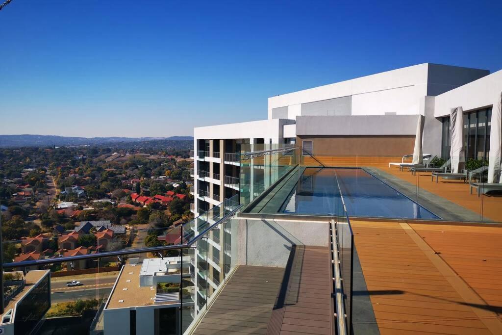 Luxurious Studio Apartment - Menlyn Maine photo