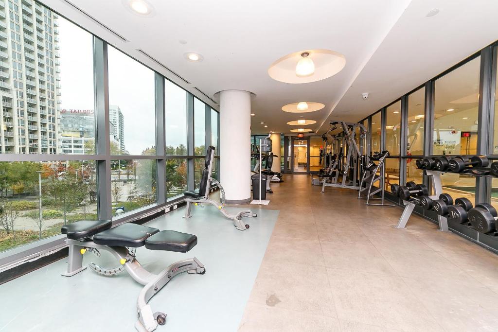 Downtown Condo, Free Parking & Amenities photo
