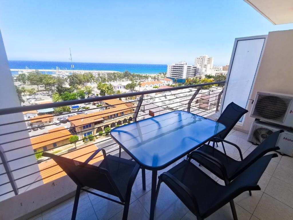 Paradise Palms Seaview Apartment — Hotel in Larnaca