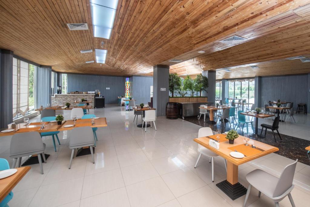 BM Beach Hotel — Restaurant & bars in Ras al Khaimah