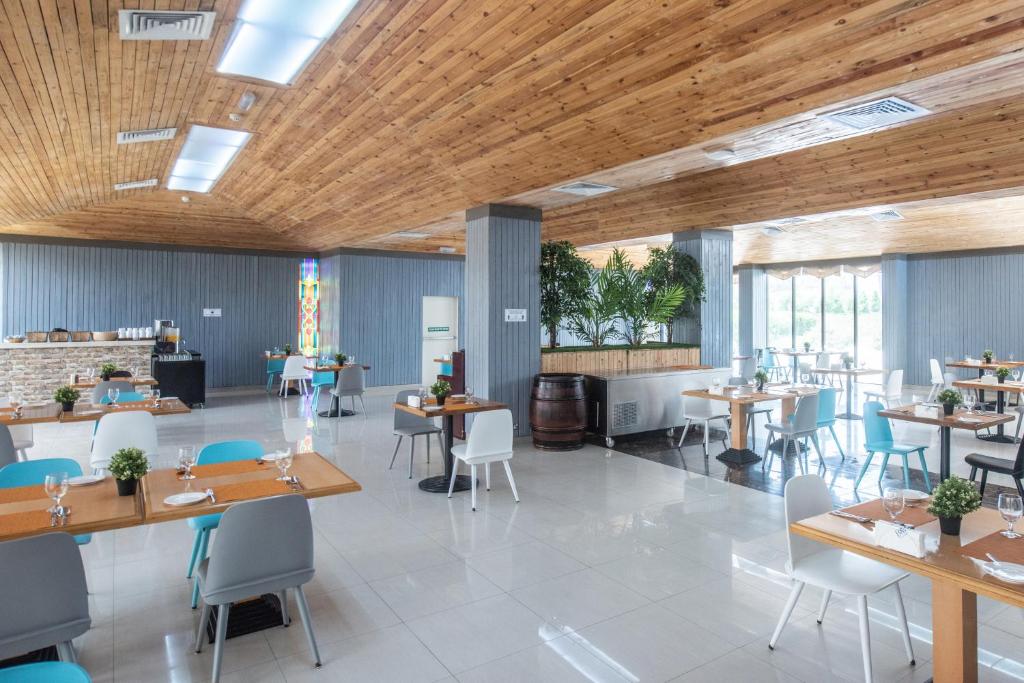 BM Beach Hotel — Restaurant & bars in Ras al Khaimah