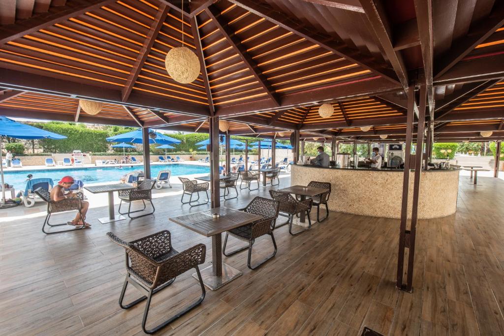 BM Beach Hotel — Restaurant & bars in Ras al Khaimah