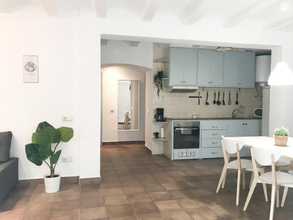 Planta baja centro Cadaques — Hotel in Costa Brava y Maresme