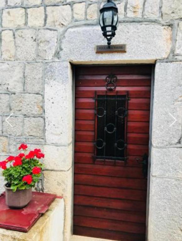 Villa Sunrise — Hotel in Herceg Novi