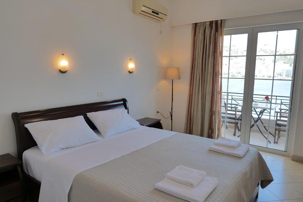 Hotel Mano photo