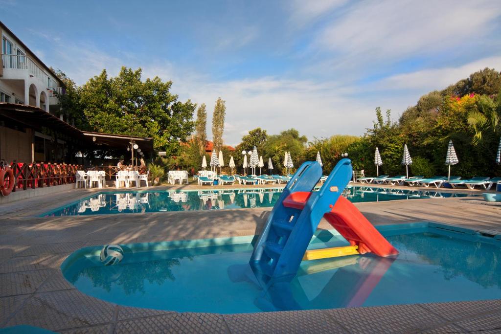 Kassandra  Family Aparthotel and SPA