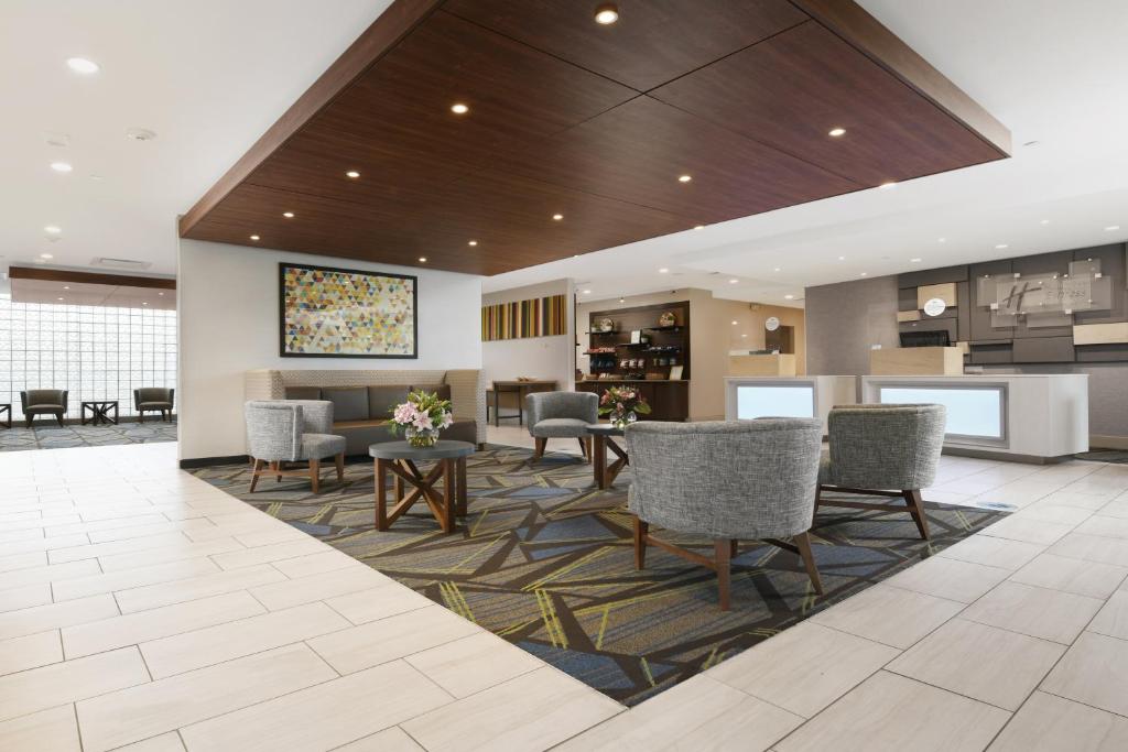 Holiday Inn Express Hotel & Suites Fort Worth Downtown photo