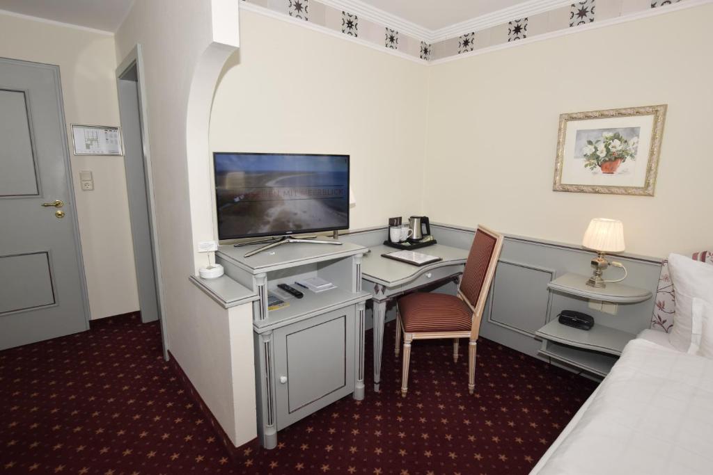 Large Triple Room with Balcony