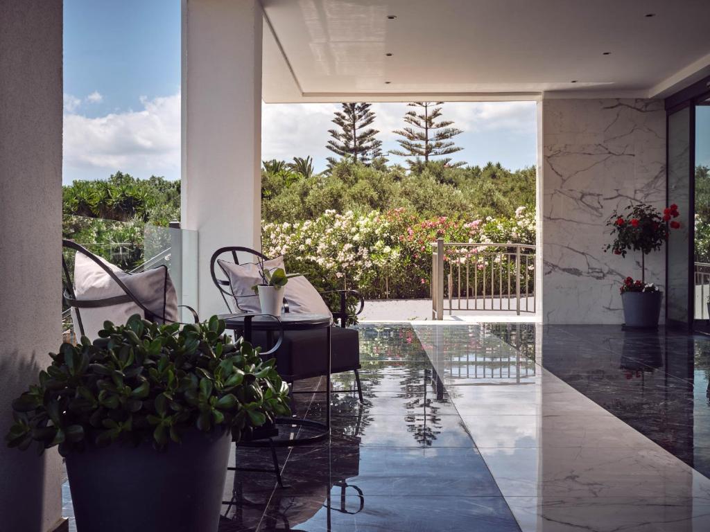 Cavo Orient Beach Hotel & Suites 館内設備