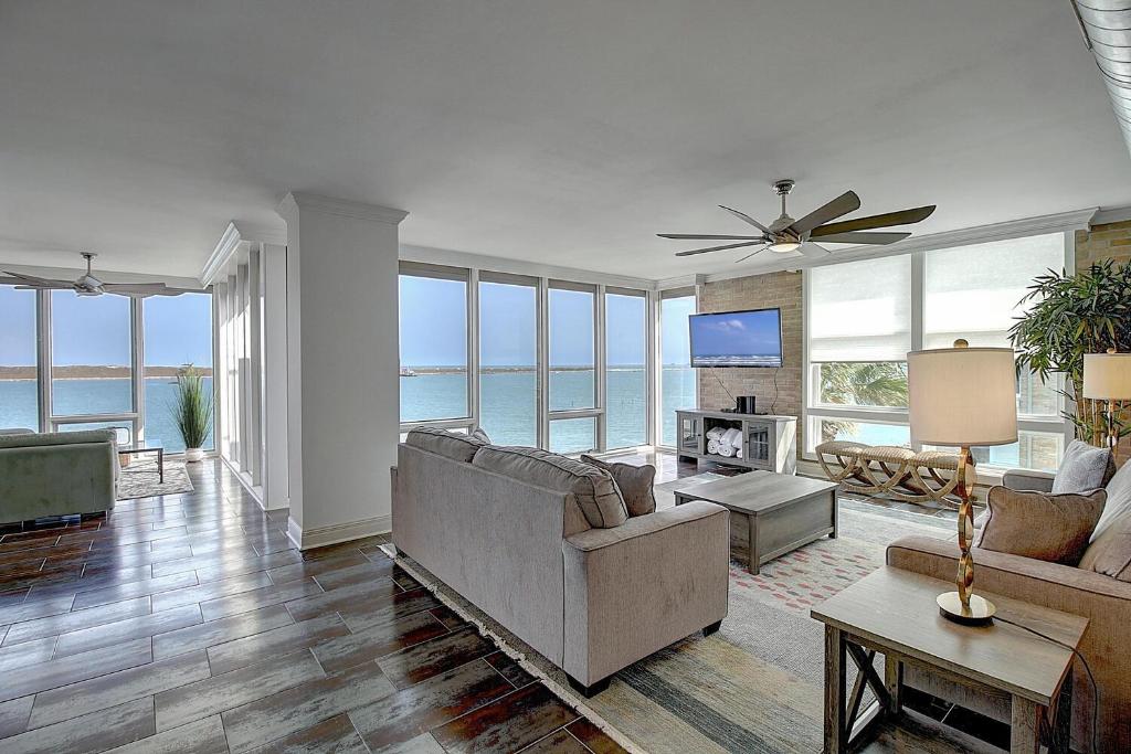 Channelview 211, Port Aransas