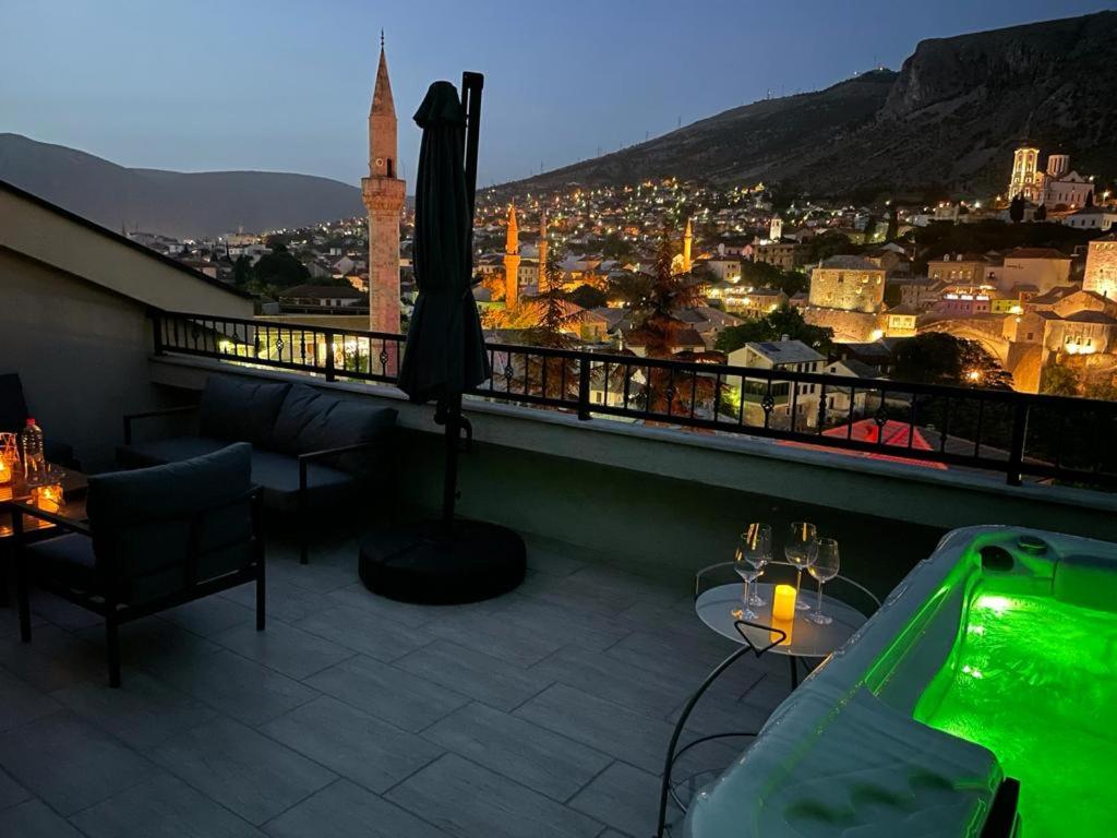 Penthouse with Old bridge view and jacuzzi 전경