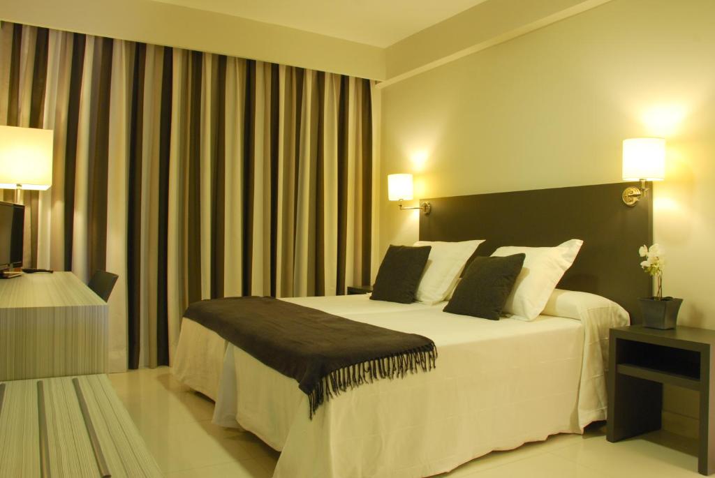 Hotel Los Robles Photo 36
