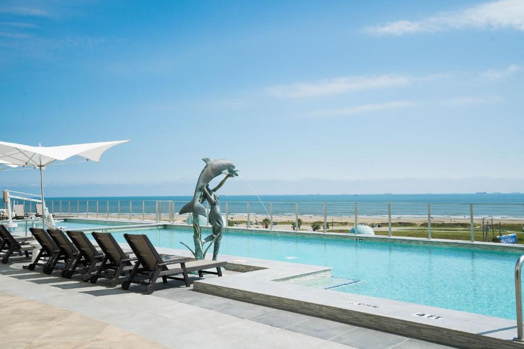 Sea it All Infinity pool ocean views steps from the beach - a perfect romantic getaway, Galveston