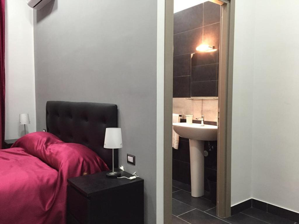 B&amp;B Napoli Binario 1 — Hotel in Naples