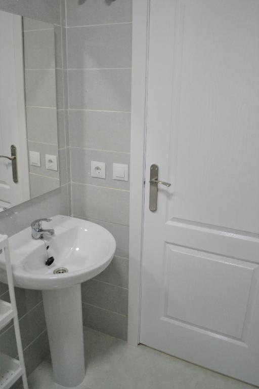Superb 1 Bedroom with Gallery CB7EV photo