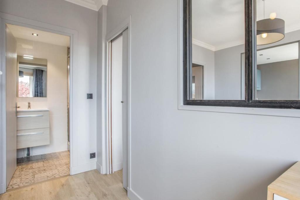 Modern 1br with terrace and a breathtaking view in Annecy photo