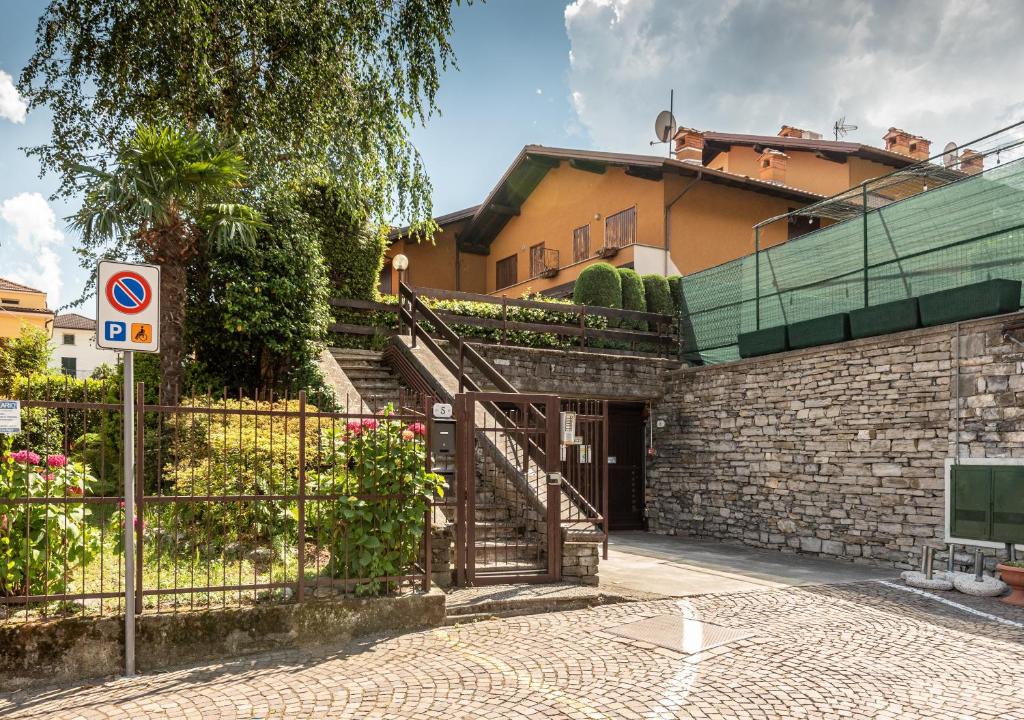Terraced house on the lakeside of Gravedona - Larihome A04 - 2
