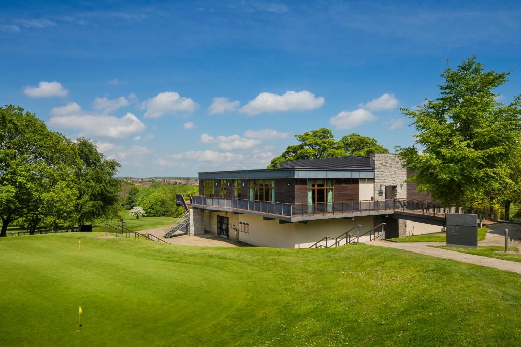 Oulton Hall Hotel, Spa & Golf Resort ゴルフコース（敷地内）