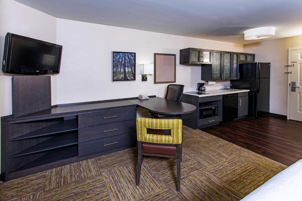 Candlewood Suites Appleton Photo 21