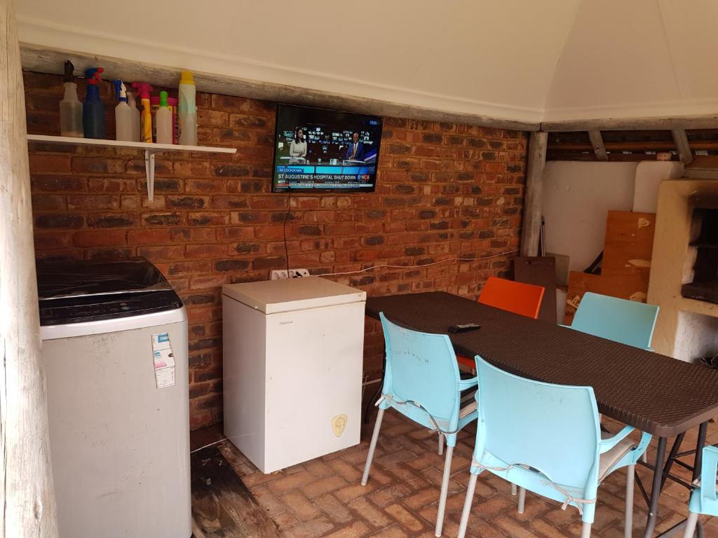 The Fairlands Hideout photo
