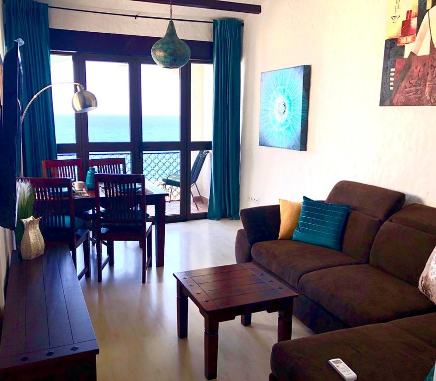 Panoramic Sea Views Apartment - 3